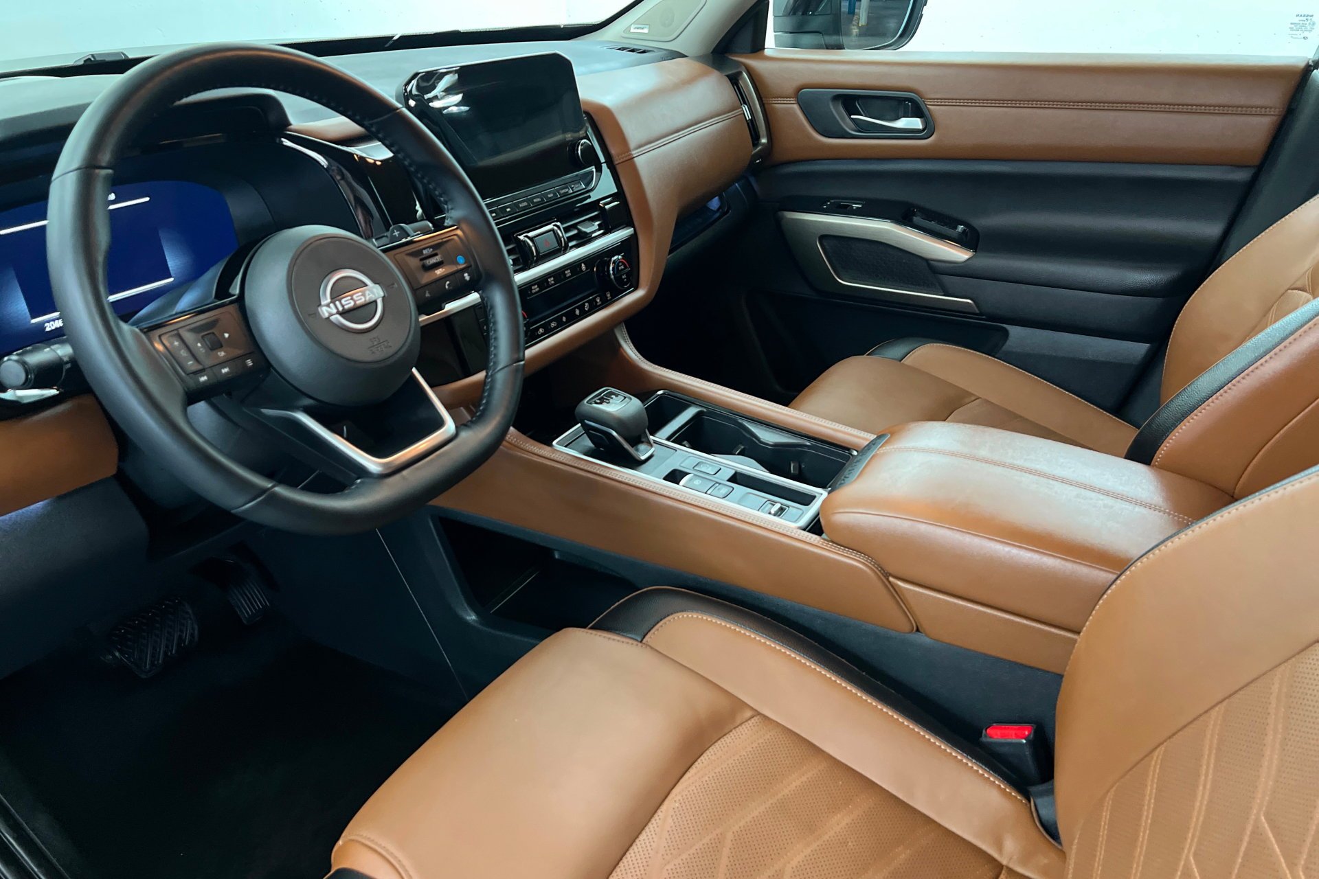 2025 Nissan Pathfinder Platinum - Photo 16