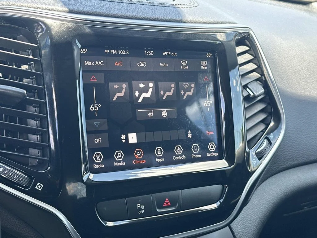 Used 2019 White Jeep Limited image 3