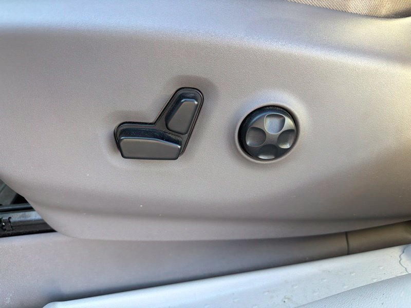 Used 2019 Red Chrysler Touring L image 16
