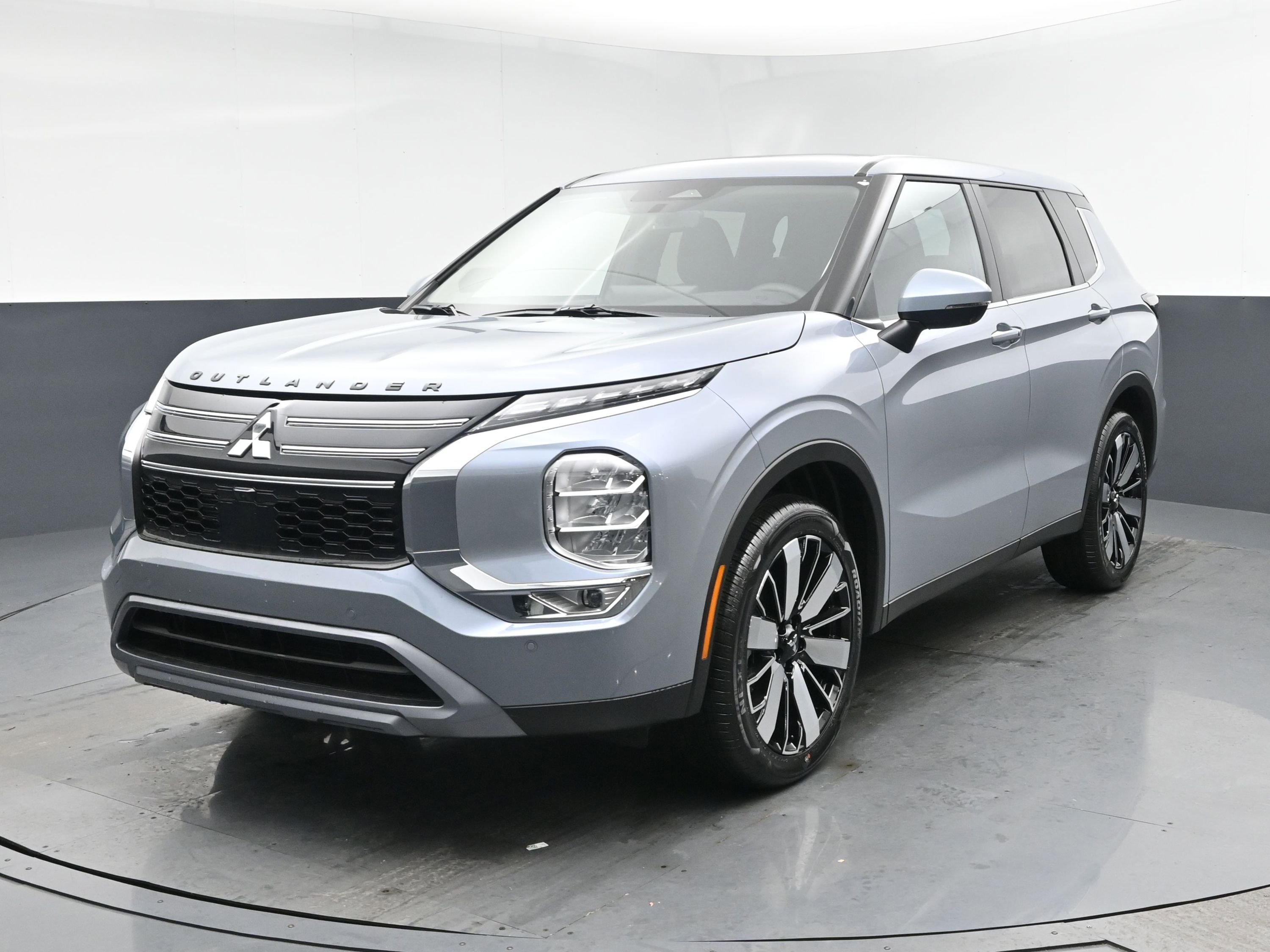 2026 Mitsubishi Outlander SE FWD's photo