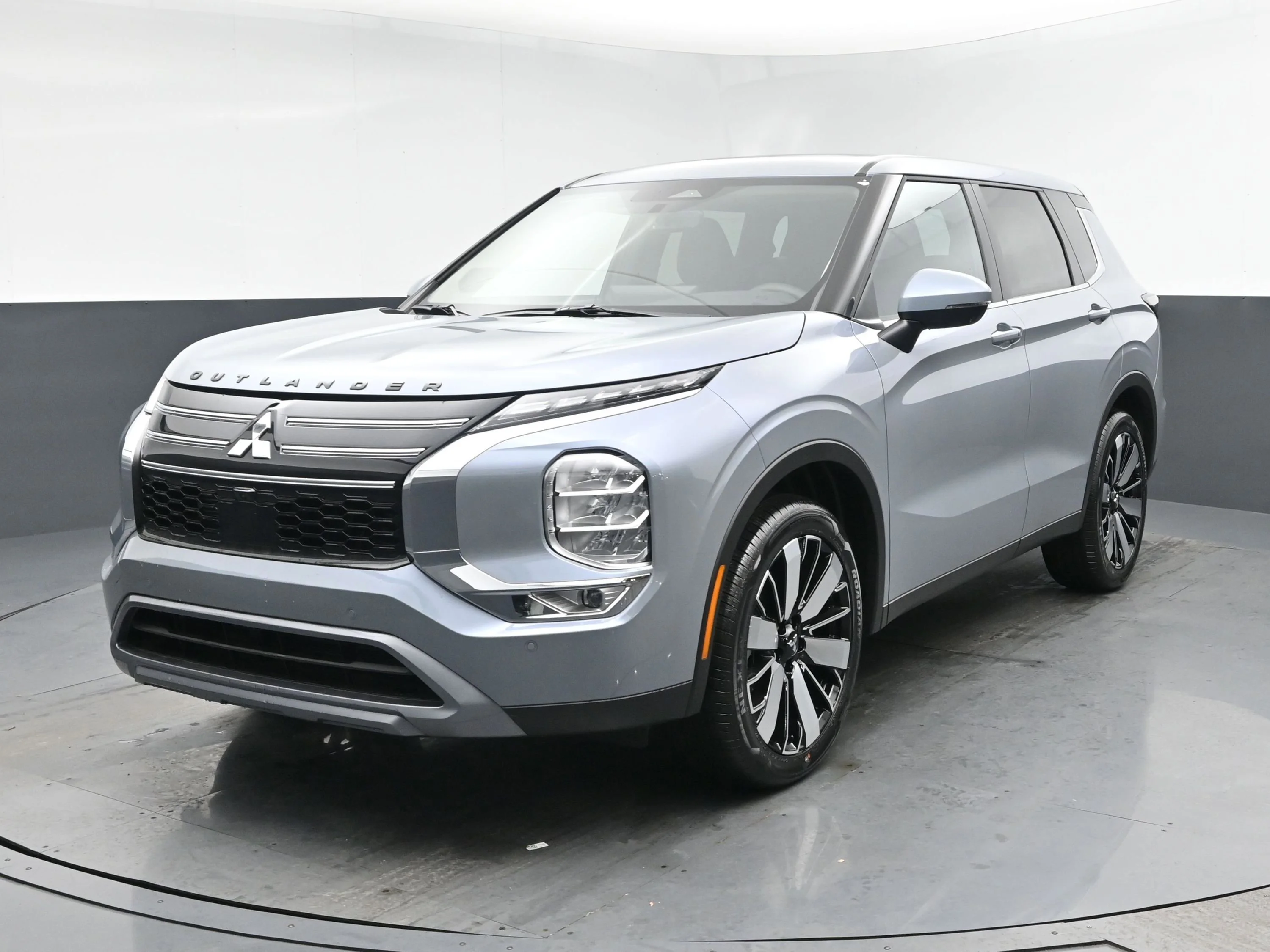 2026 Mitsubishi Outlander SE FWD's photo