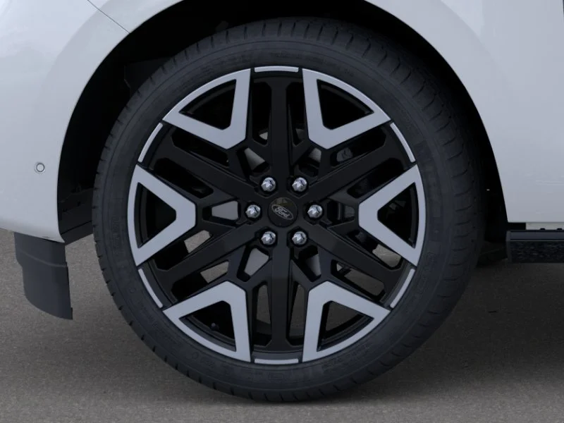 New 2026 Oxford White Ford Platinum® image 32