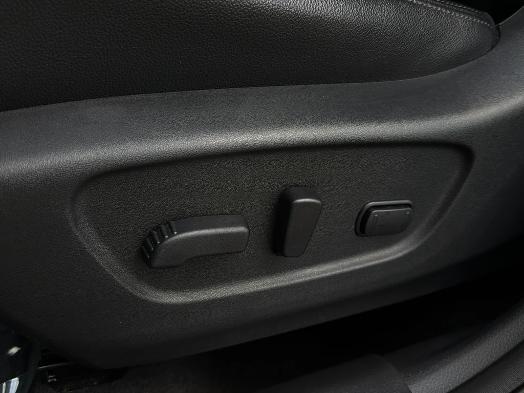 Used 2017 Midnight Jade Nissan SL image 10
