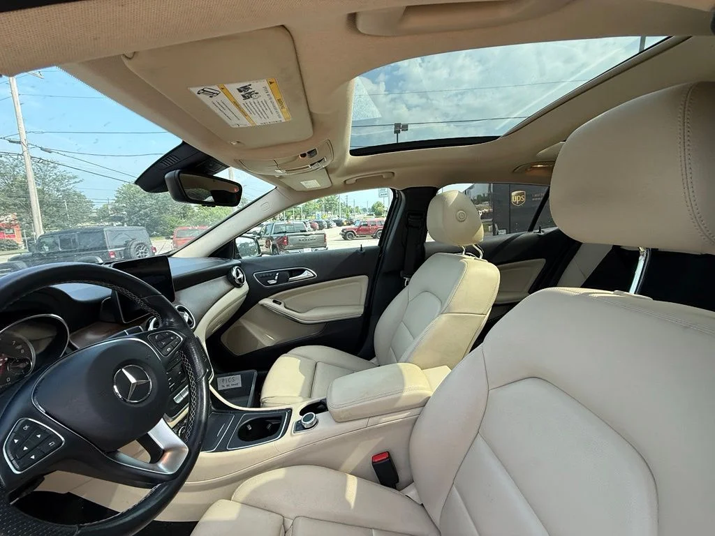 Used 2019 Black Mercedes-Benz GLA 250 image 11