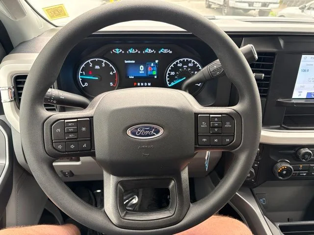 New 2026 Oxford White Ford F-450® XLT image 7