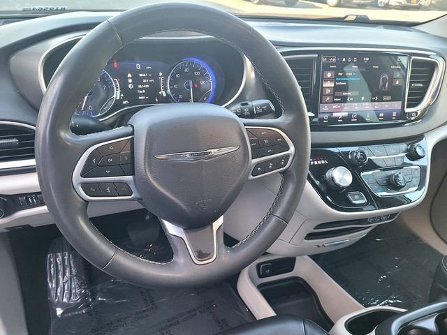 Used 2023 White Chrysler Touring L image 6