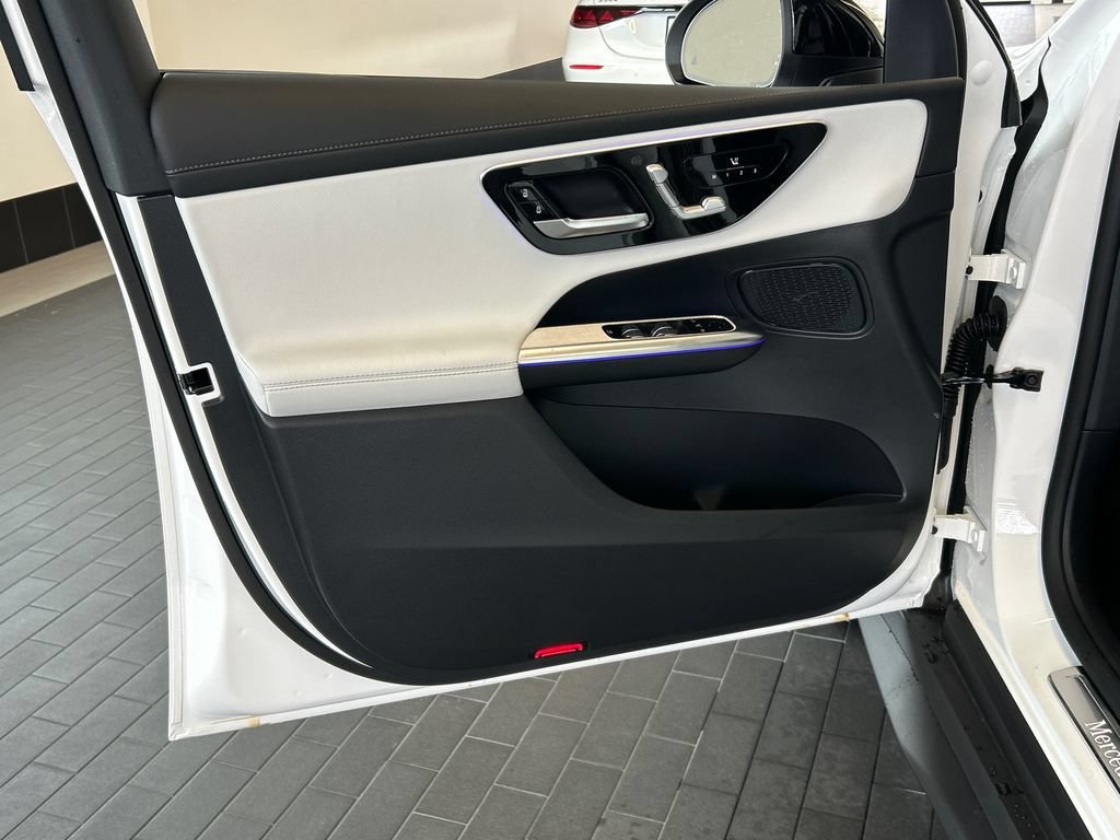 New 2027 Polar White Mercedes-Benz GLC 300 image 10