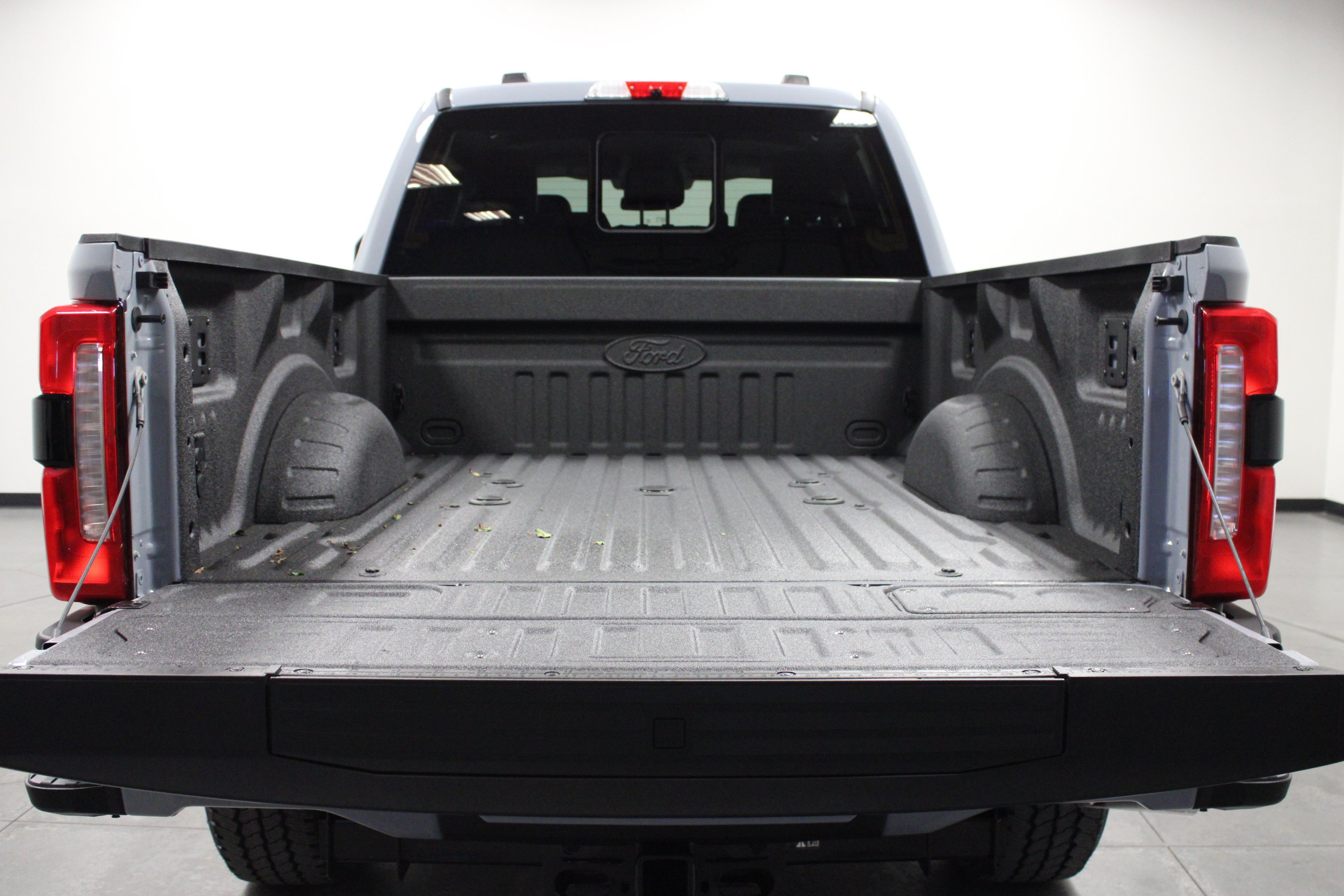 New 2026 Glacier Gray Metallic Tri-Coat Ford LARIAT image 14