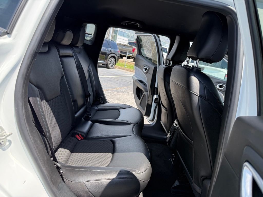 Used 2024 White Jeep Latitude image 19