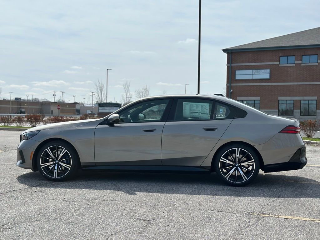 New 2026 Oxide Grey Metallic BMW 530i xDrive image 4