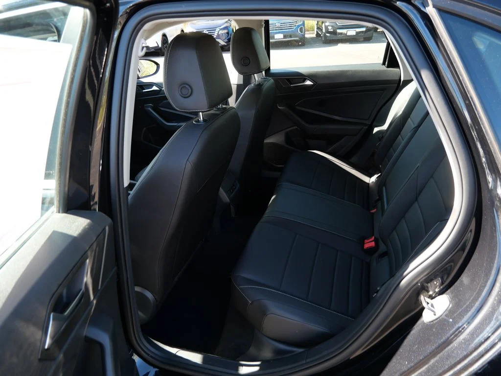 Used 2021 Black Volkswagen SEL image 12