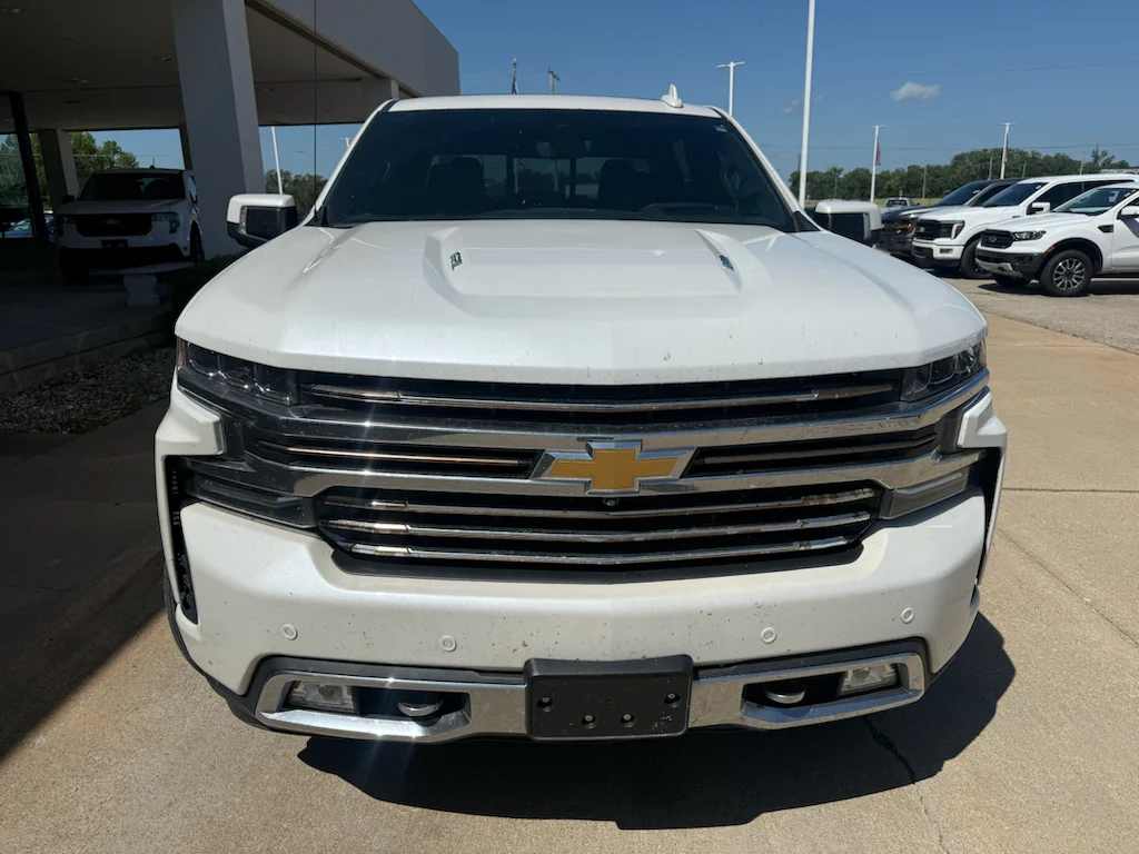 Used 2019 Iridescent Pearl Tricoat Chevrolet High Country image 9