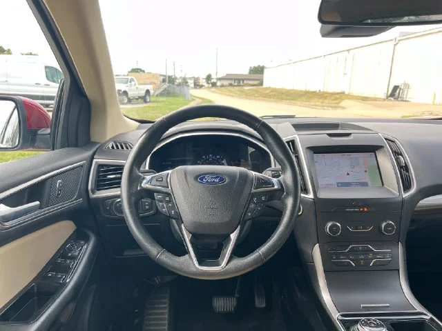 Used 2020 Red Ford SEL image 15