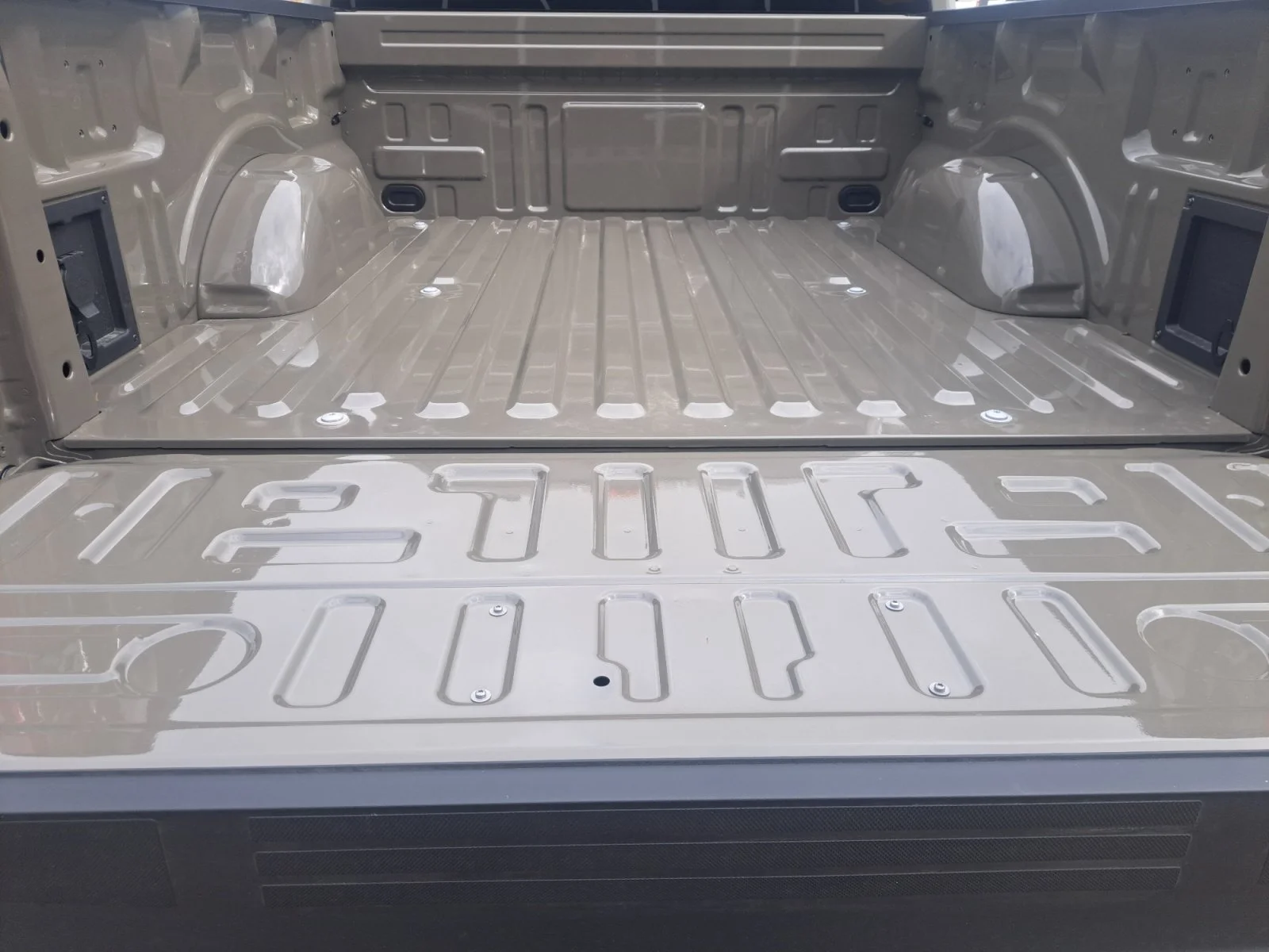 New 2026 Marsh Gray Ford XLT image 12