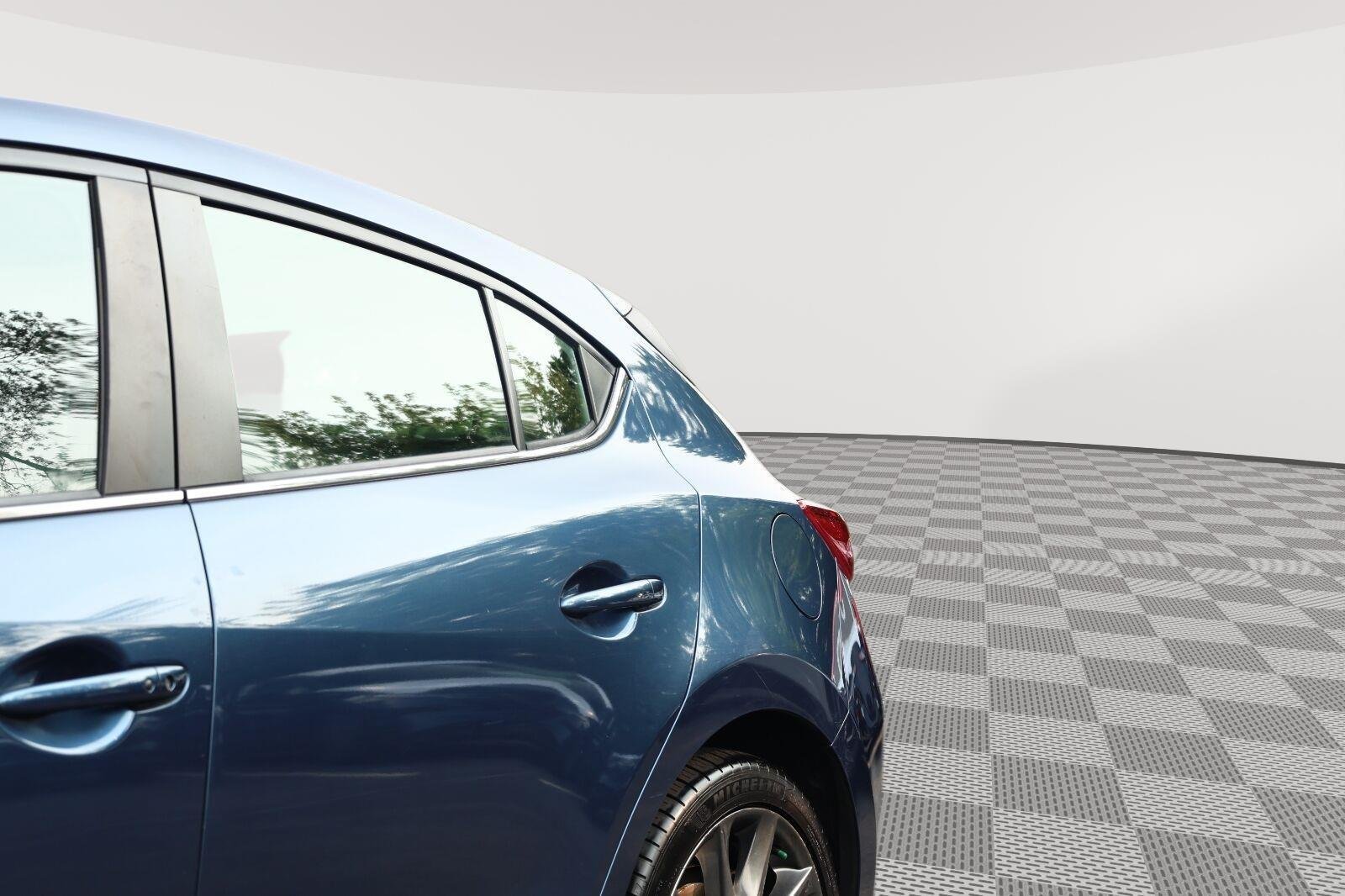 Used 2018 Eternal Blue Mica Mazda Touring image 11