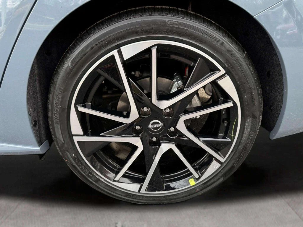 New 2025 Two-tone Atlantic Gray Metallic / Super Black Nissan SR image 11