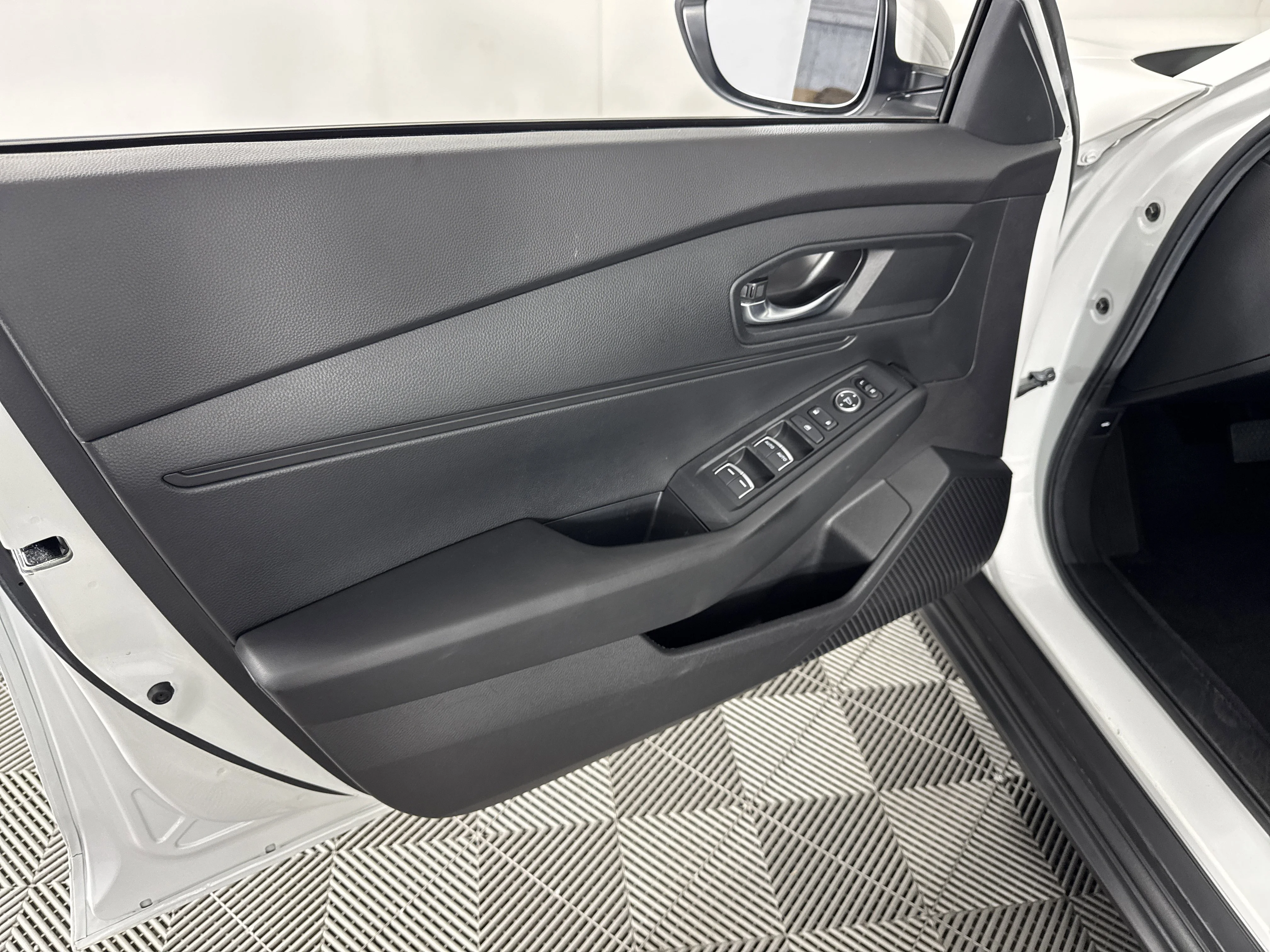 Used 2024 Platinum White Pearl Honda LX image 13