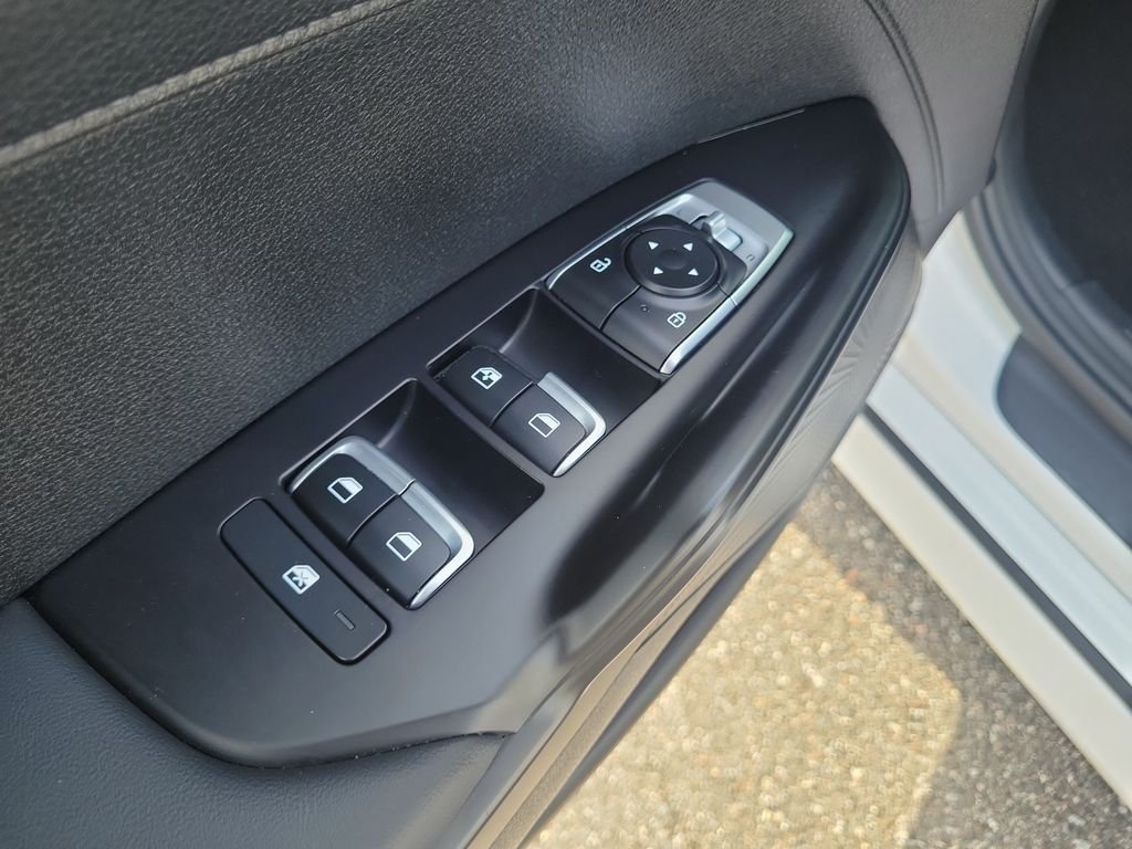 Used 2024 White Kia GT-Line image 19