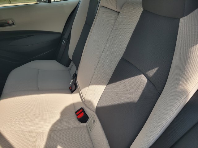 Used 2022 White Toyota LE image 15