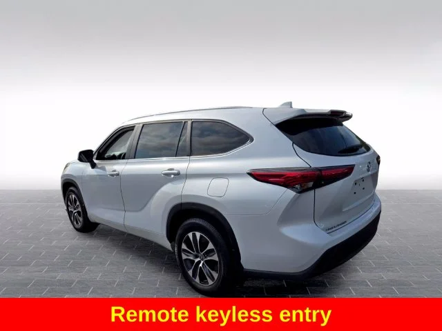Used 2023 Beige Toyota XLE image 6