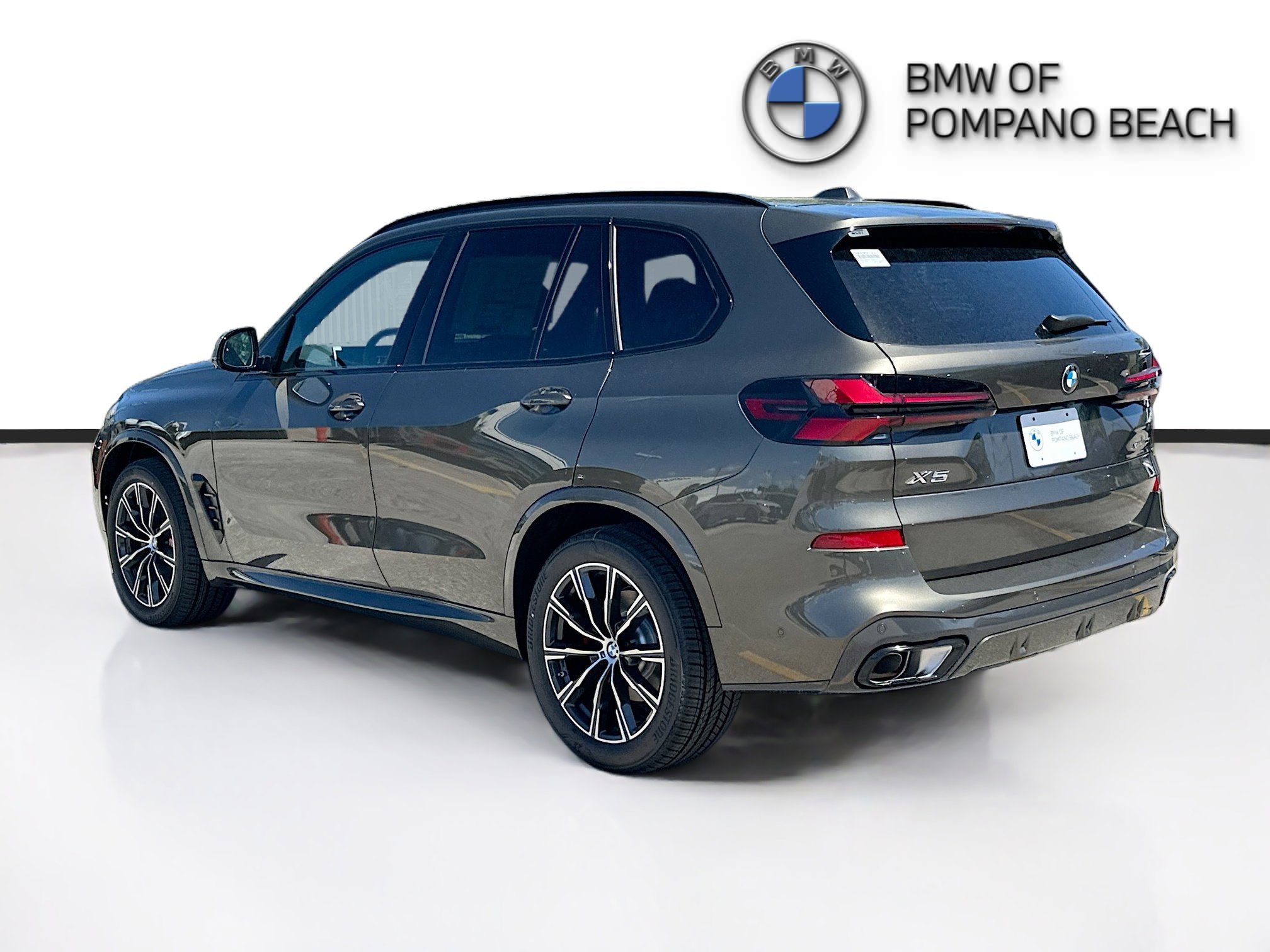 New 2026 Manhattan Green Metallic BMW xDrive40i image 4