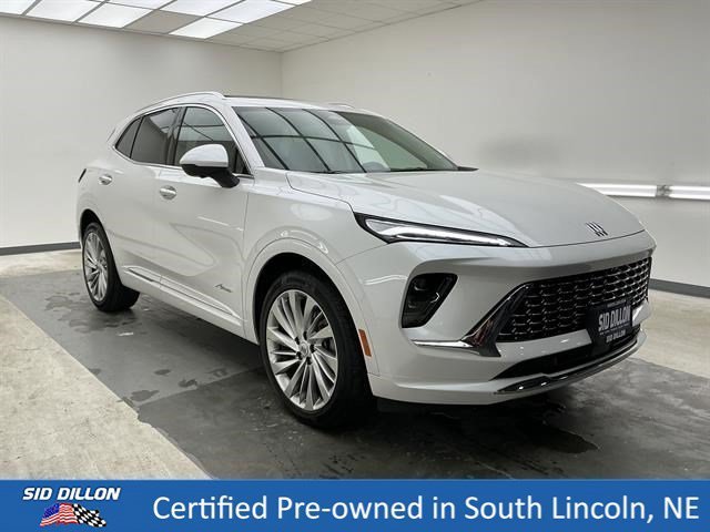 Used 2025 White Frost Tricoat Buick Avenir image 3