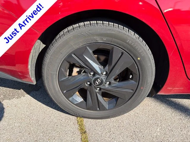 Used 2022 Red Hyundai Blue image 18