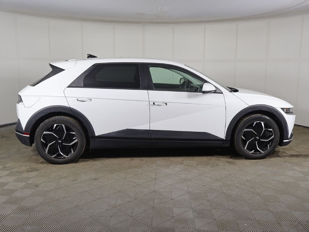 Used 2024 White Hyundai SEL image 14