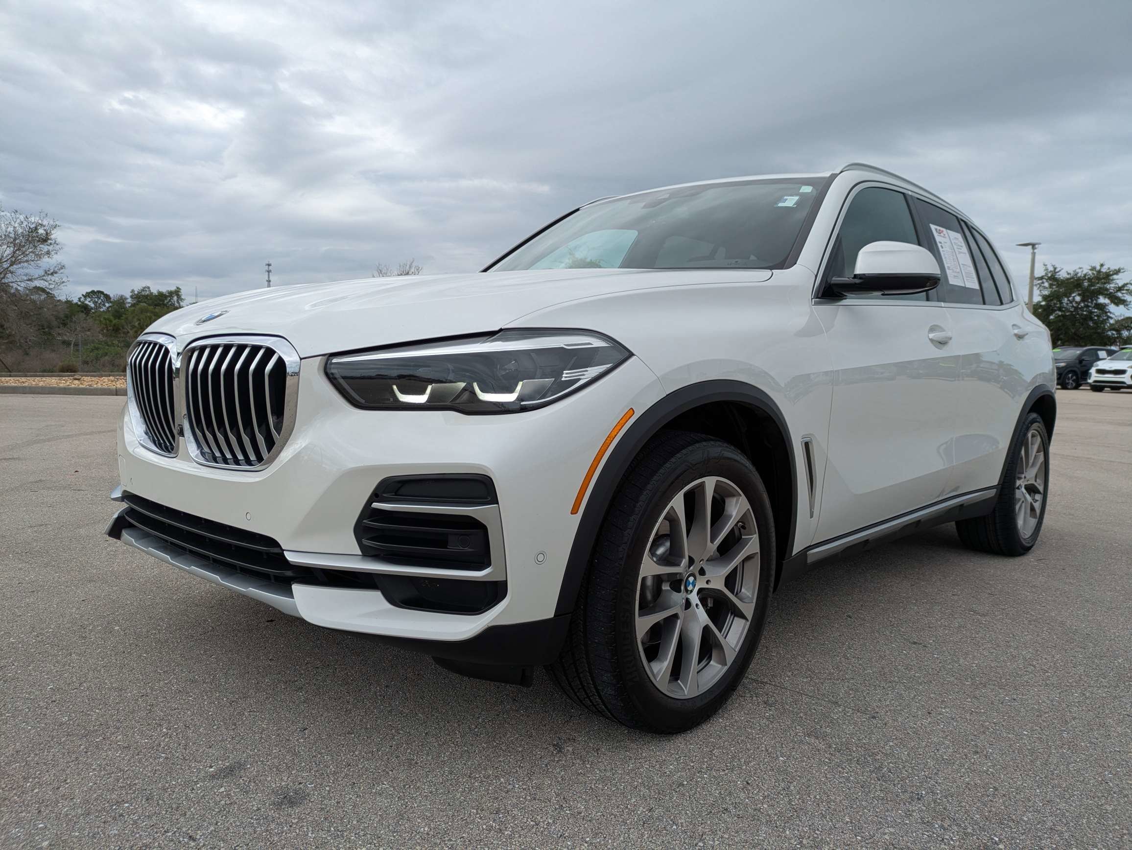 Used 2023 Mineral White Metallic BMW xDrive40i image 9