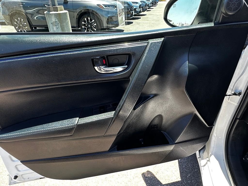 Used 2019 White Toyota SE image 20