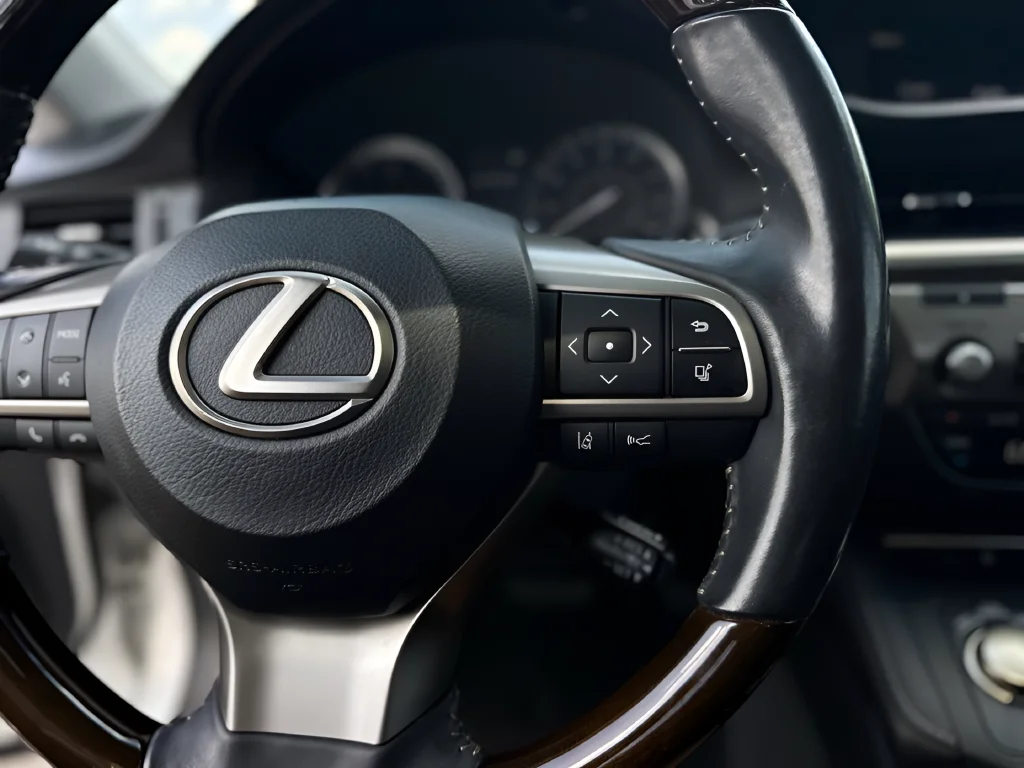 Used 2017 White Lexus 350 image 11
