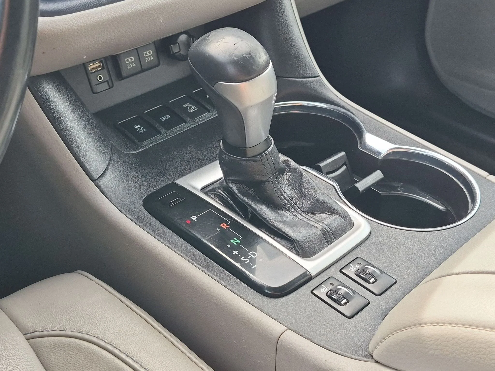 Used 2018 Blizzard Pearl Toyota XLE image 12