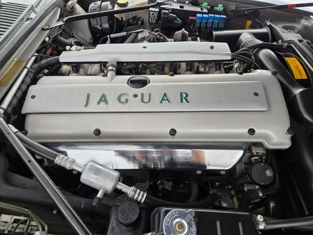 Used 1995 Green Jaguar 2+2 image 17