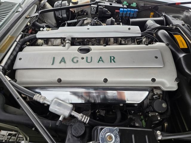 Used 1995 Green Jaguar 2+2 image 17