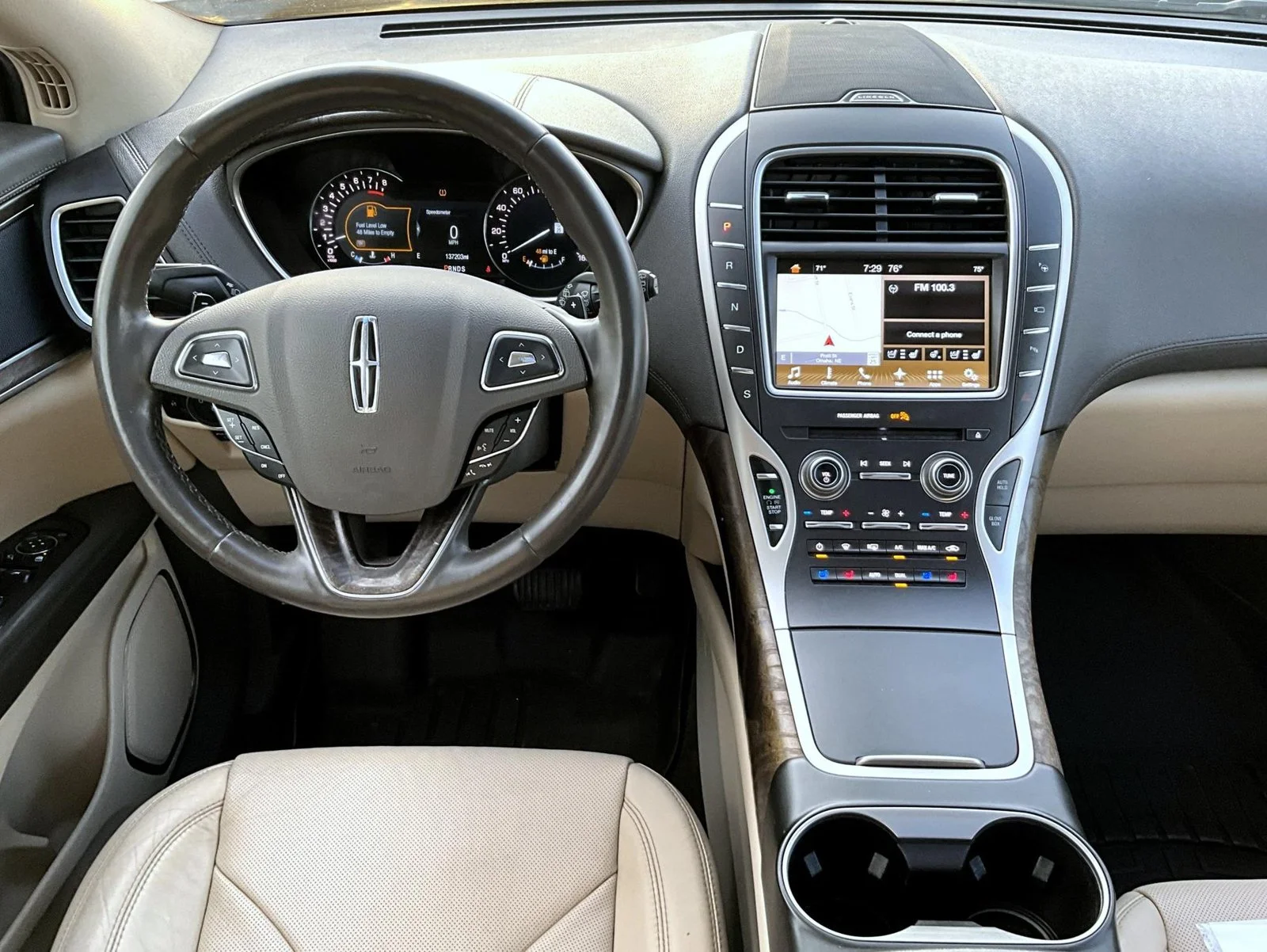 Used 2017 White Lincoln Reserve image 13