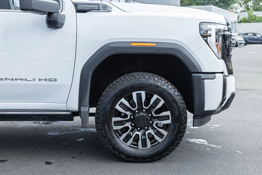 Used 2025 White GMC Denali Ultimate image 10