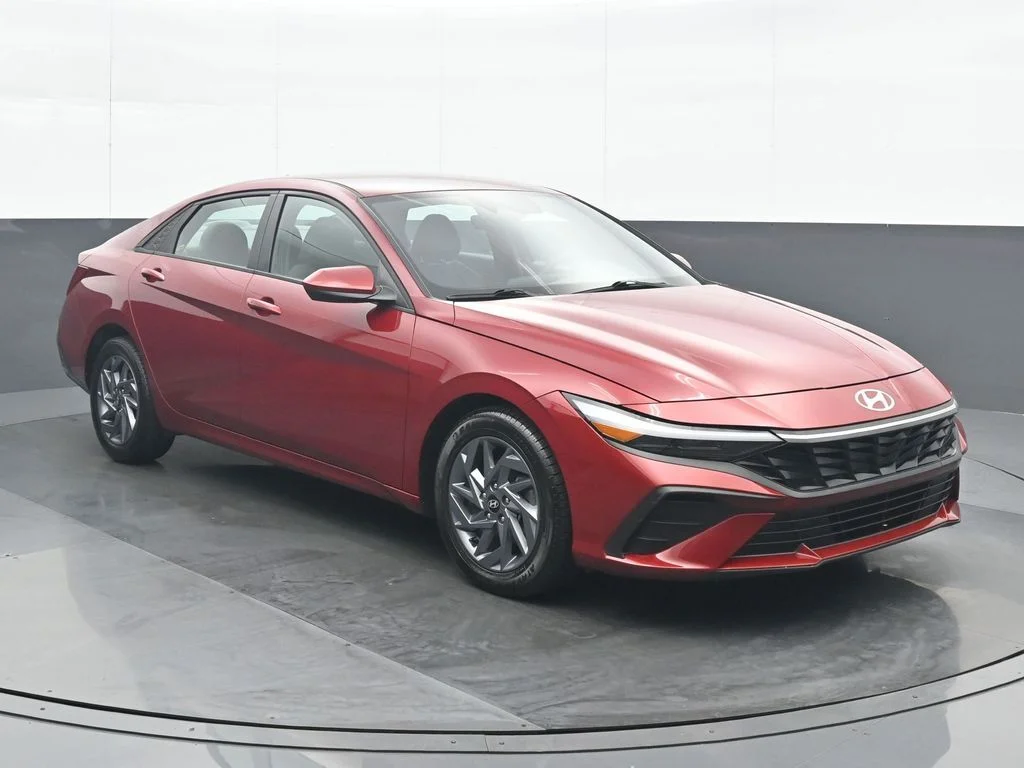 Used 2024 Red Hyundai SEL image 9