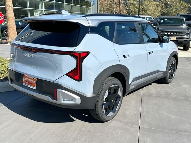New 2027 Pale Gray Kia EX image 7