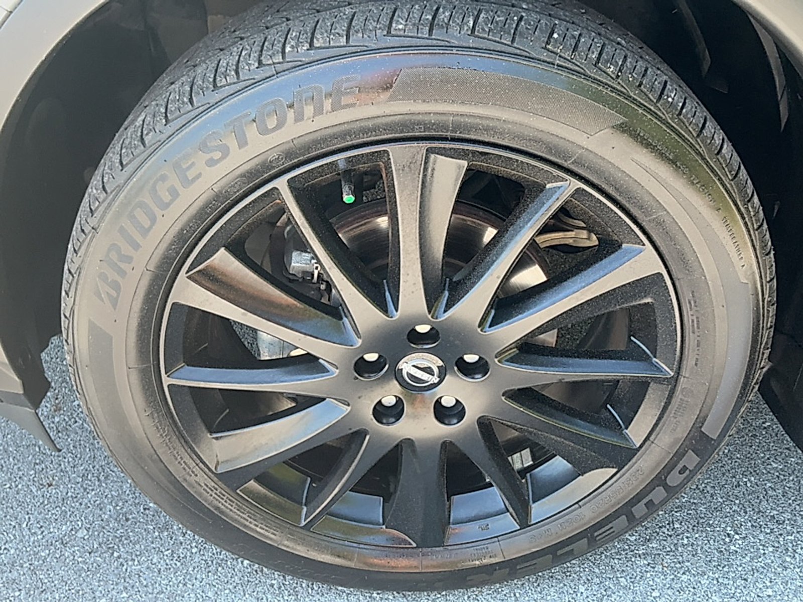 Used 2023 Boulder Gray Pearl Nissan Platinum FWD image 5