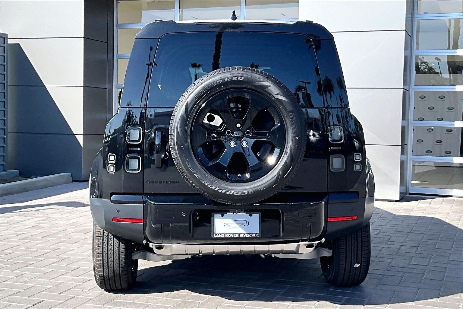 New 2026 Santorini Black LAND ROVER S image 4