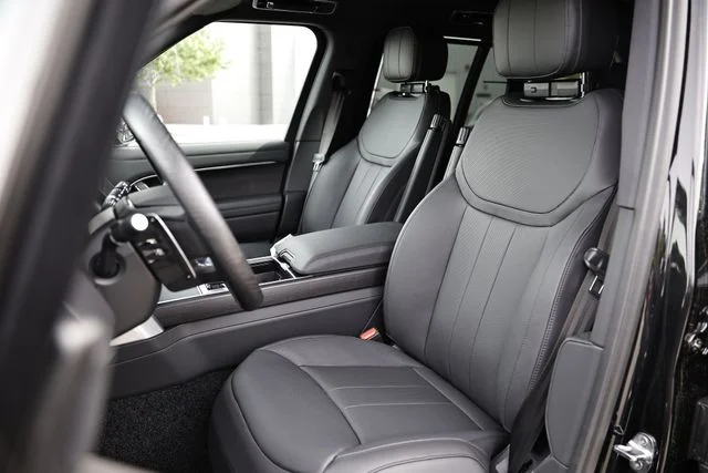 New 2026 Santorini Black Land Rover SE image 23