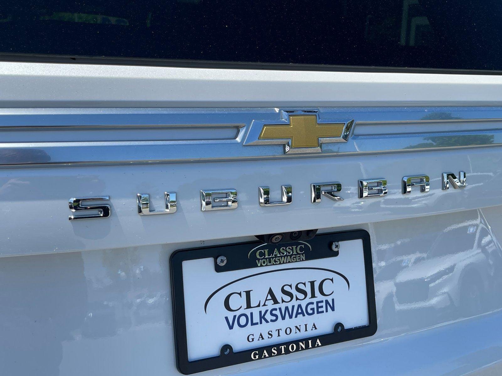 Used 2024 Iridescent Pearl Tricoat Chevrolet High Country image 11