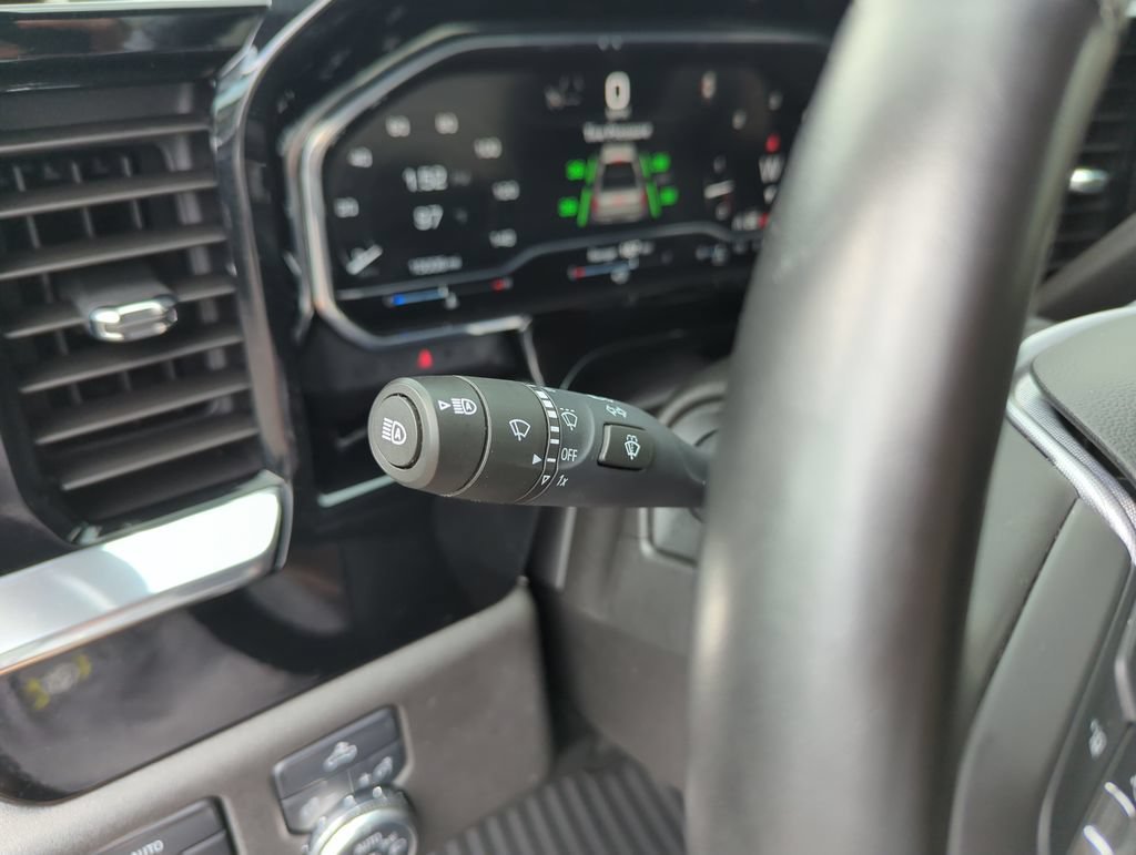Used 2025 Summit White GMC Elevation image 20