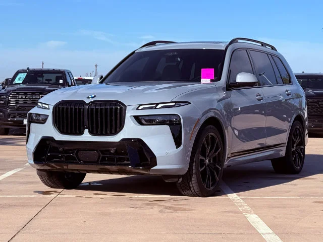 Used 2024 Gray BMW xDrive40i image 2