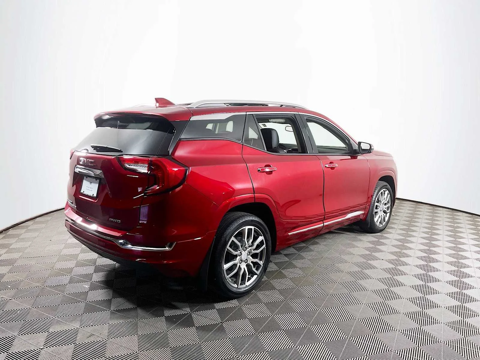Used 2023 Volcanic Red Tintcoat GMC Denali image 4