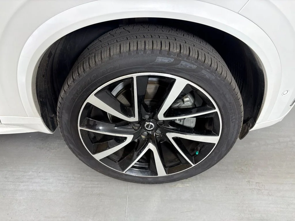 Certified Used 2025 Crystal White Volvo Plus image 11