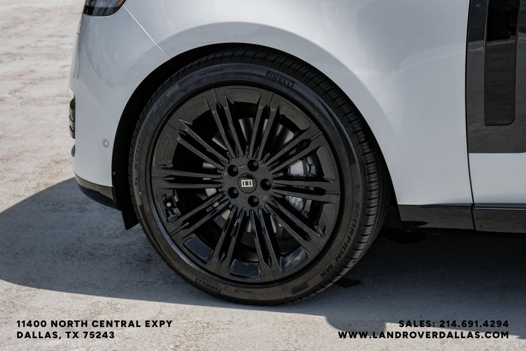 New 2027 Fuji White Land Rover SE image 52