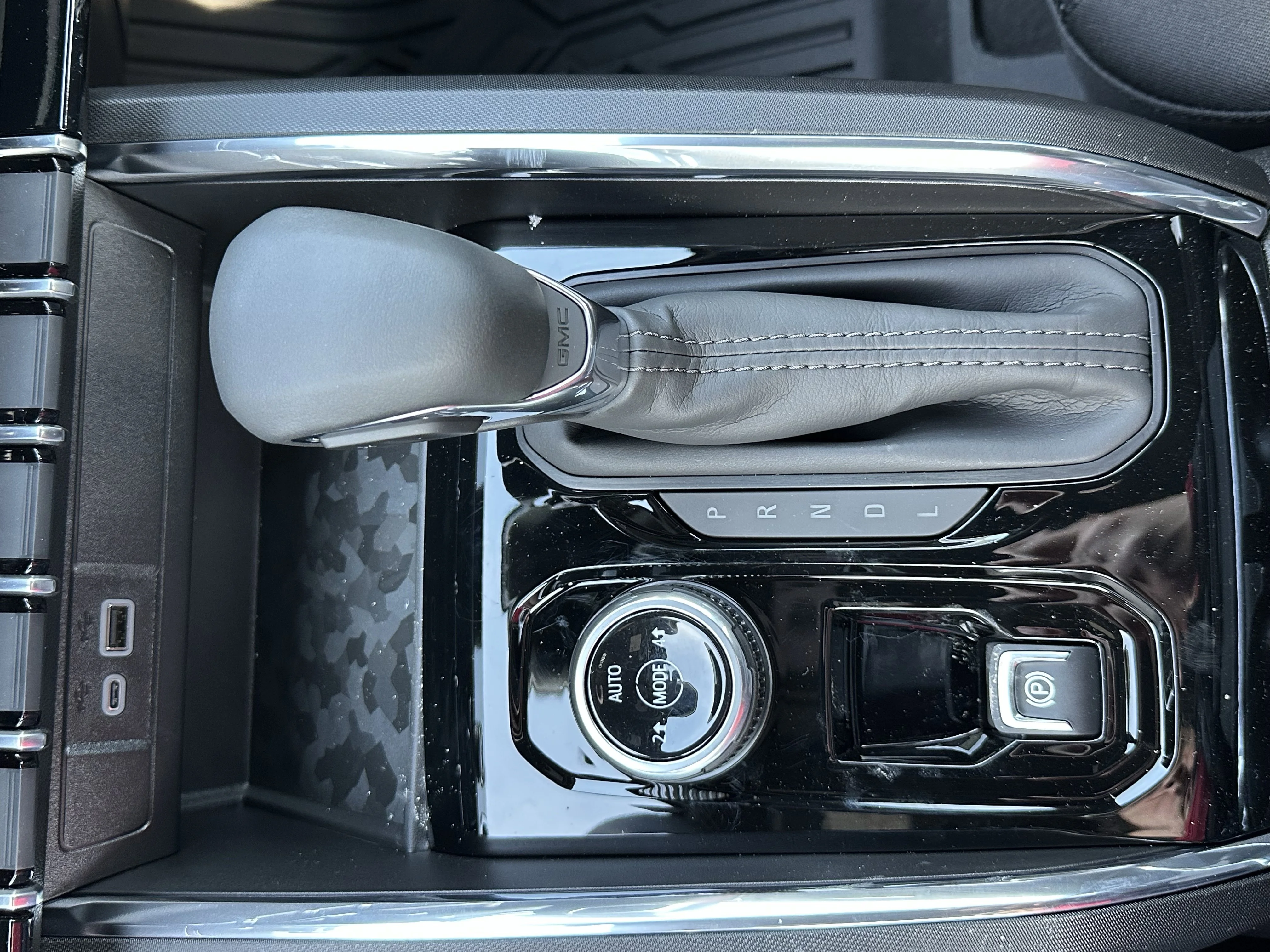 New 2026 Onyx Black GMC Elevation image 16