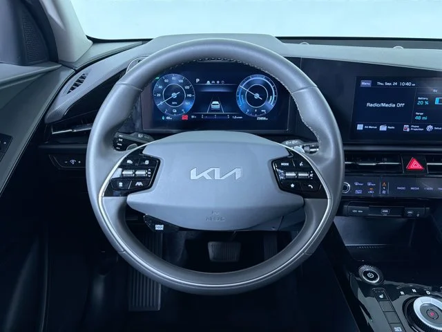 Used 2024 STEEL_GRAY Kia Wind image 13