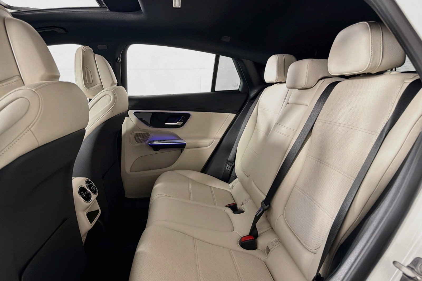 New 2026 Polar White Mercedes-Benz GLC 300 4MATIC® Coupe image 7